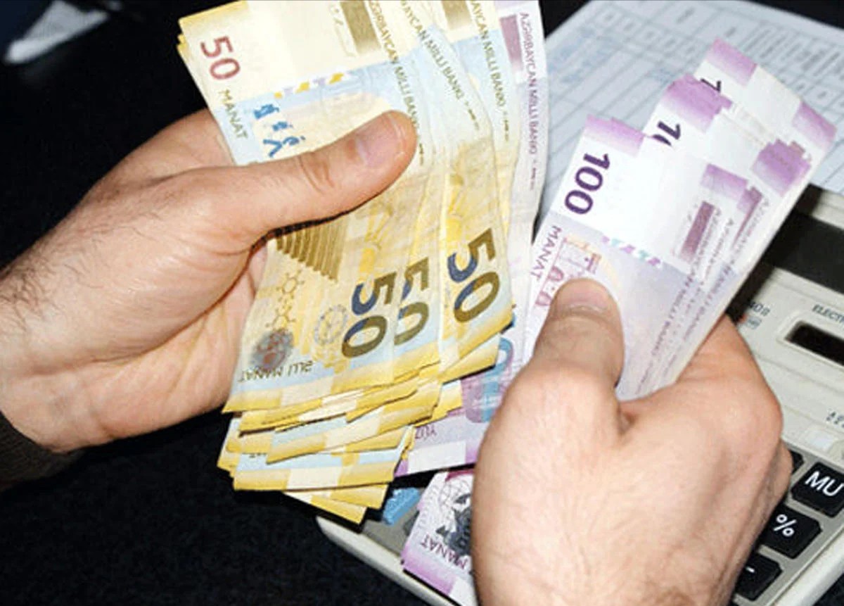 Manatın dövretmə sürəti azalıb: Devalvasiya gəlir?